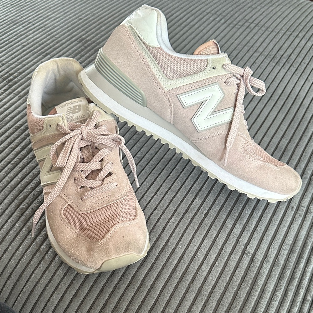 New Balance Women's 574 Classic Walking sneakers in size 9.5